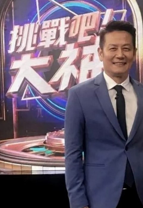 单男废吊不太行绿帽老公大方献妻 - JAVMM